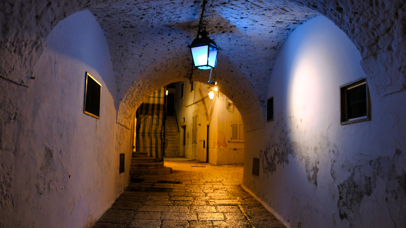 2025_05_06_182116_apulien-2025.jpg - Abends in romantischen Cisternino