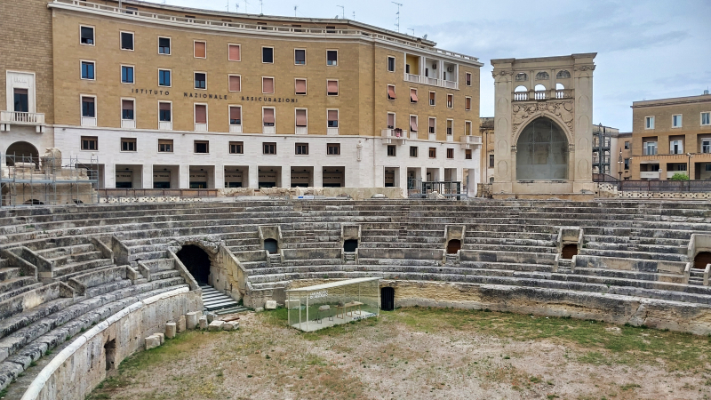 2025_05_09_122853_apulien-2025.jpg - Amphitheater Romano die Lecce