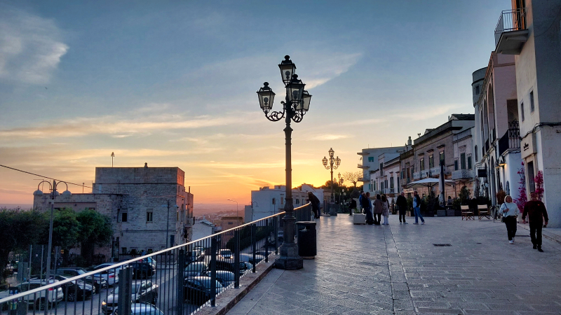 2025_05_10_194814_apulien-2025.jpg - Abends in Cisternino