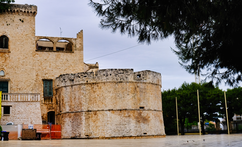 2025_05_16_084806_apulien-2025.jpg - Conversano - Castello Aragonese