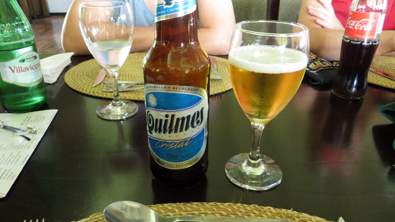 2015-02-07_13-37-59_argentinien-2015.jpg - Ein khles Bier in der Irupe Lodge