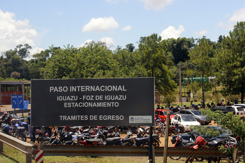 2015-02-10_12-38-12_argentinien-2015.jpg - Eingang Iguazu-Natiomalpark auf brasilianischer Seite