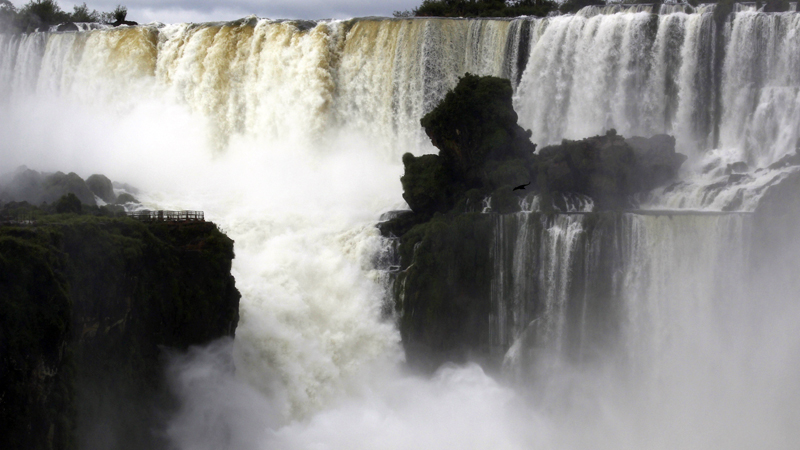 2015-02-11_10-07-13_argentinien-2015.jpg - Tosende Wasserflle