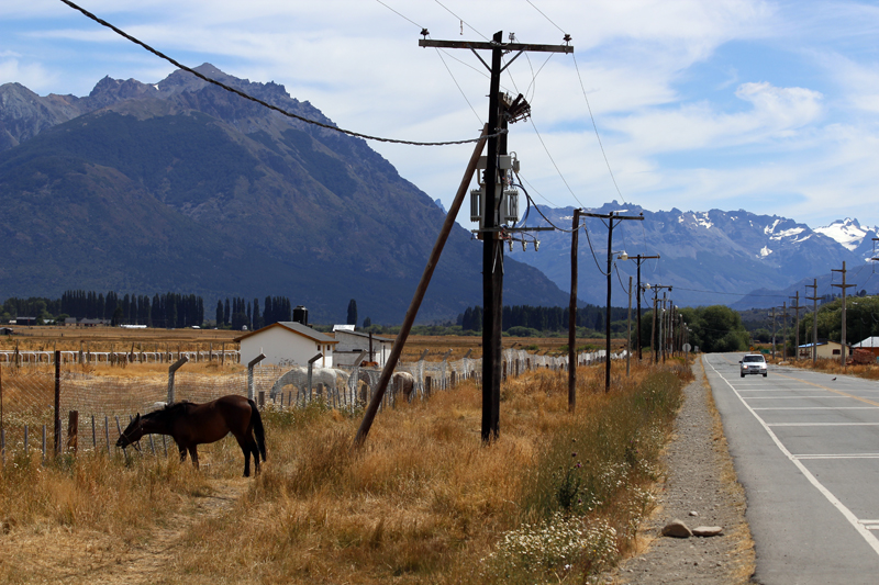 2015-02-14_14-50-52_argentinien-2015.jpg - Patagonische Landschaft auf der Fahrt von El Bolson nach Esquel