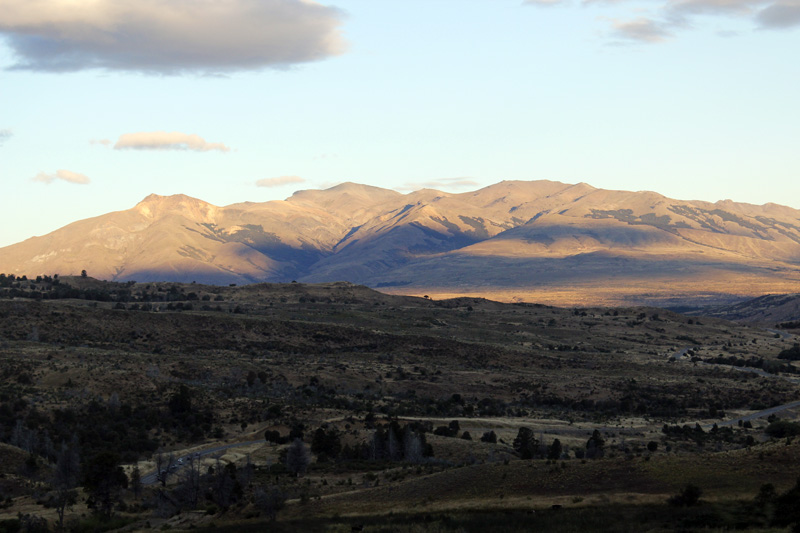 2015-02-14_20-31-40_argentinien-2015.jpg - Patagonische Landschaft bei Esquel