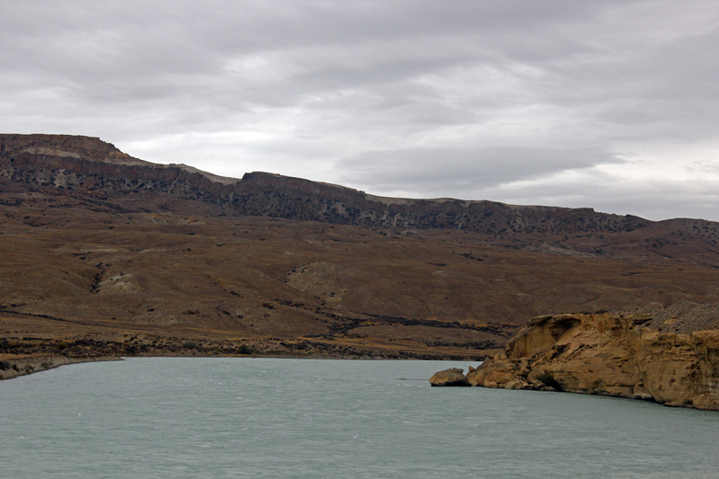 2015-02-20_18-08-25_argentinien-2015.jpg - Der Fluss Santa Cruz, gespeist vom Lago Argentino, mndet in den Atlantik 
