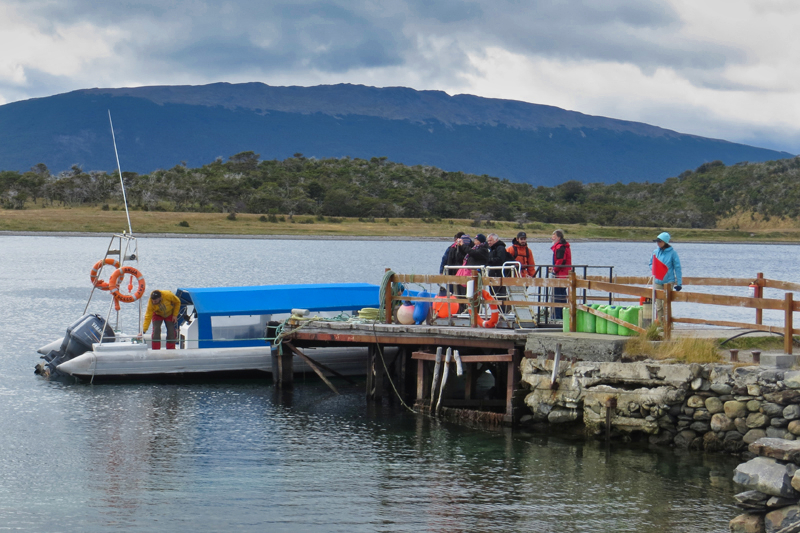 2015-02-24_12-14-41_argentinien-2015.jpg - Bootsanleger an der Estancia Haberton