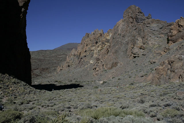 2007-12-31_14-35-56_teneriffa5.jpg - Kleiner Mensch - gewaltige Felsen