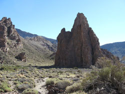 An den Roques de Garciá, hier ein 200 m hoher Basaltfelsen