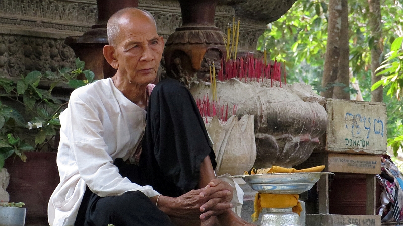 5-angkor-wat-41.jpg - Nachdenklich