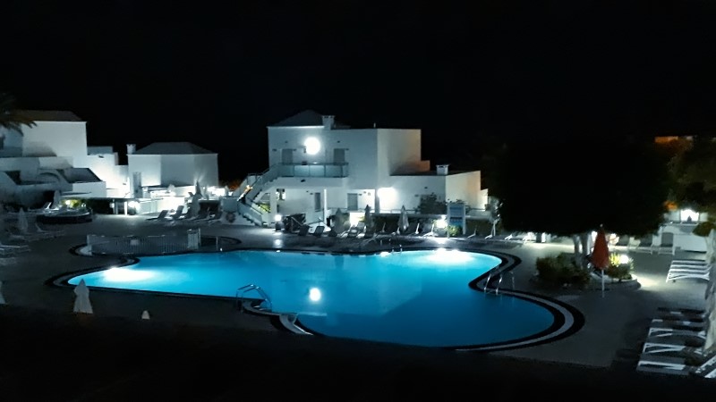 2021_10_19_224746_lanzarote-2021.jpg - N�chtlicher Blick von unserem Balkon