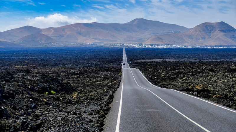 2021_10_20_124219_lanzarote-2021.jpg - Riesige Lavafelder links und rechts der Stra�e